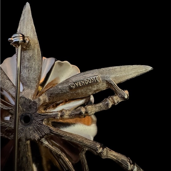 Vendome Vintage Purple Flower Brooch - Picture 4 of 4